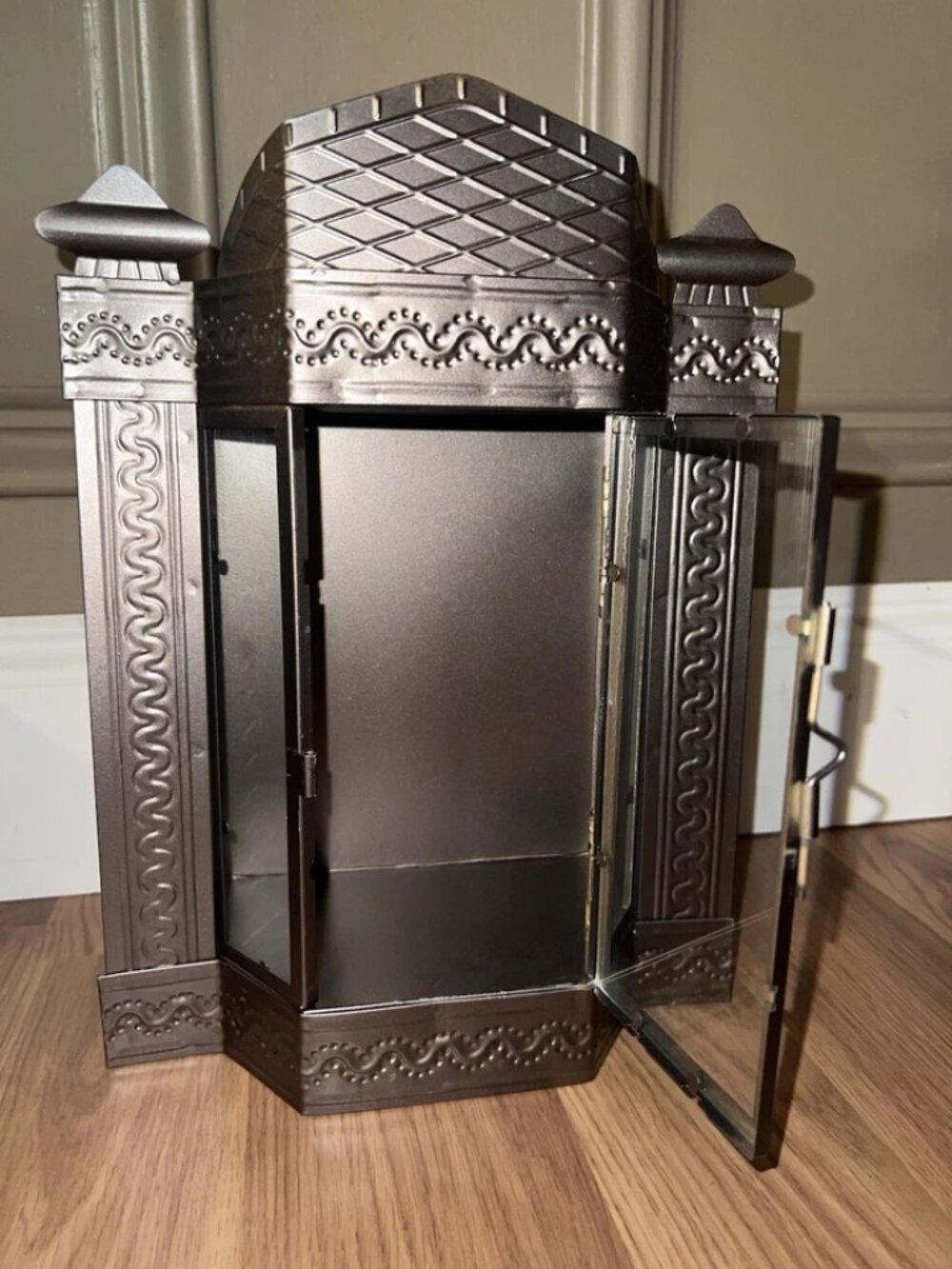 Vintage Tin And Glass Shrine Mexican Shrine / Nicho - Bronze Colored - Unmarked